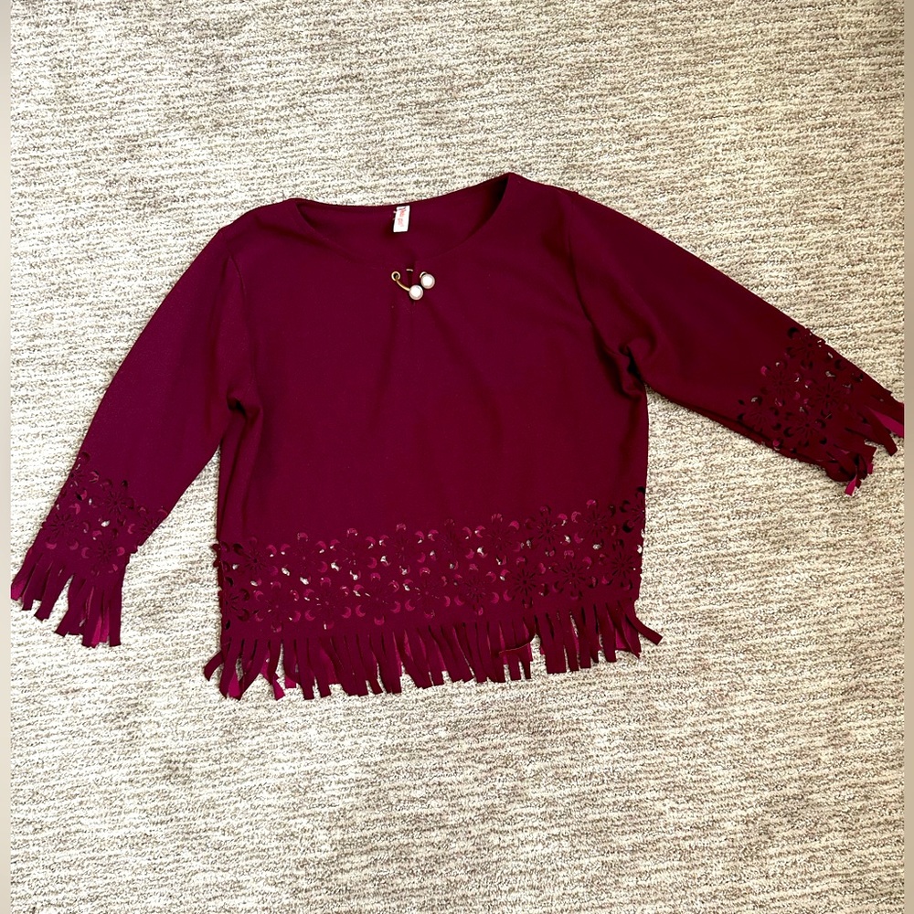 Embrace Boho Chic with this Maroon top, adorned with stylish fringes! 🍂